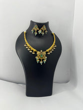 traditional emerald and pearl necklace