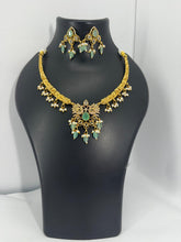 traditional emerald and pearl necklace