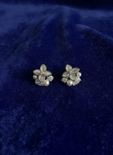 Cute pearl stone silver stud
