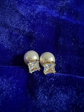 Two way stone pearl stud