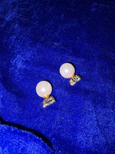 Two way stone pearl stud