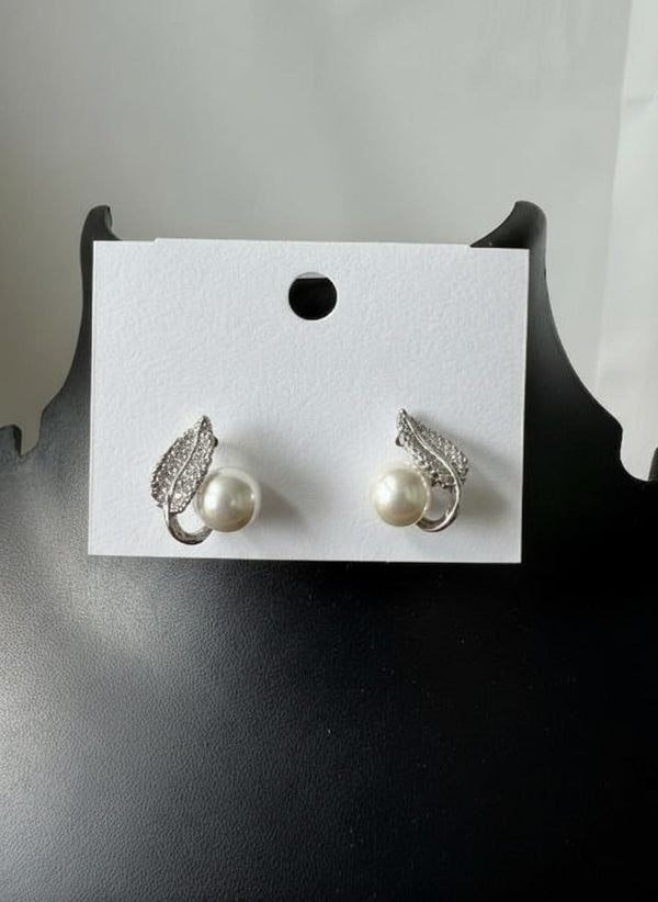 pearl leaf stud earring